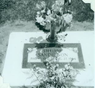 Steffanie Sanderson gravestone